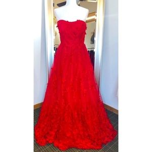 Red Sherri Hill Prom Dress